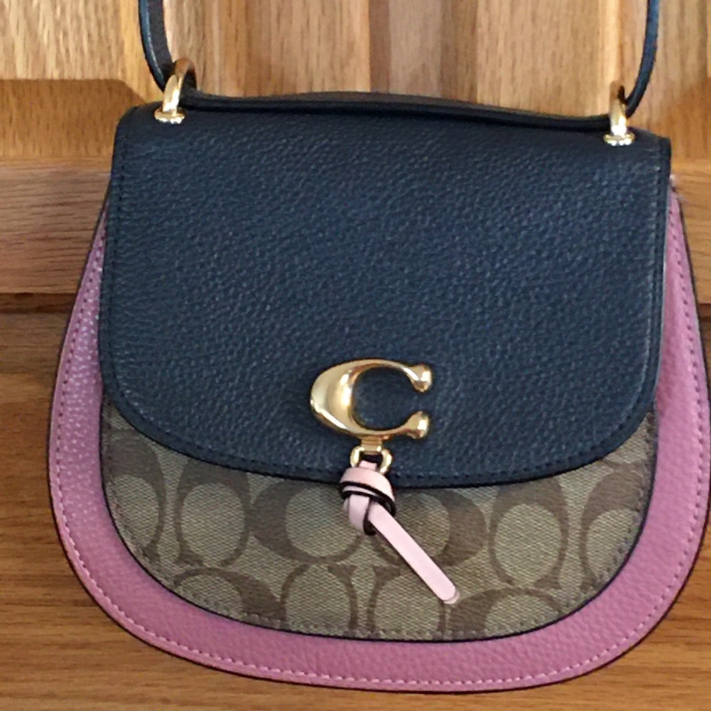Coach Signature Crossbody in Navy & Lavender pebbled Leather and gold hardware